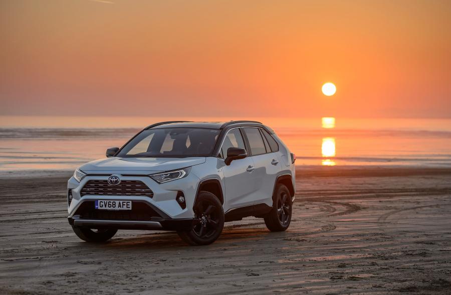  Toyota RAV4 Hybrid 2019 года  (UK) (фото 1 из 40)